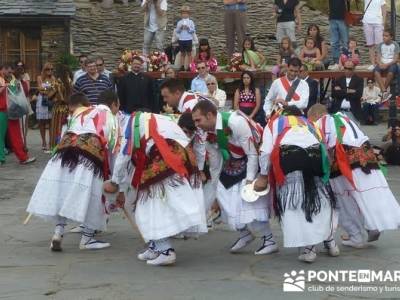 Majaelrayo - Pueblos arquitectura negra - Fiesta de los danzantes, Santo Niño; señalizacion sender